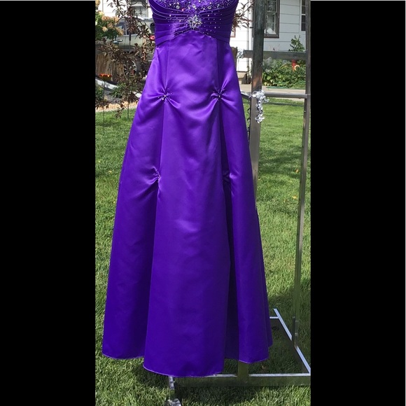 😍City Triangle Ball Gown🌺 - Picture 7 of 16